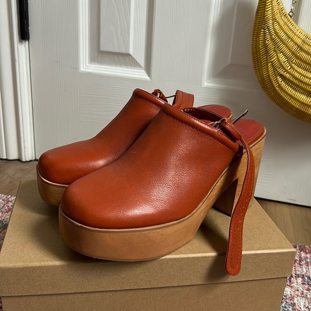 Charlotte Stone Bonnie in Luggage size 11